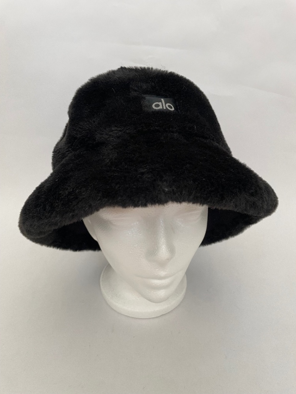 Alo Yoga Black Faux Fur Starstruck Bucket Hat Size Small / Medium, Athleisure